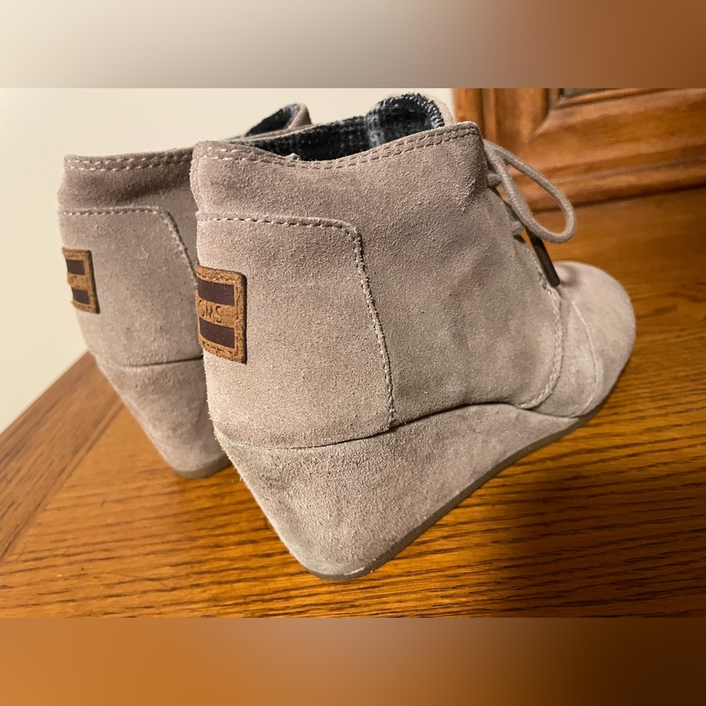 Toms Tan Brown Suede Wedge Heels Lace Up Booties Ankle Boots Shoes Womens Size 6